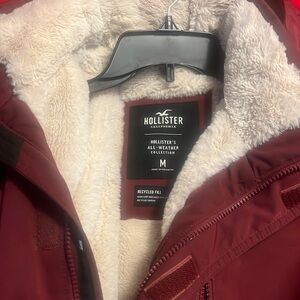 Hollister jacket in perfect condition is Medium all weather